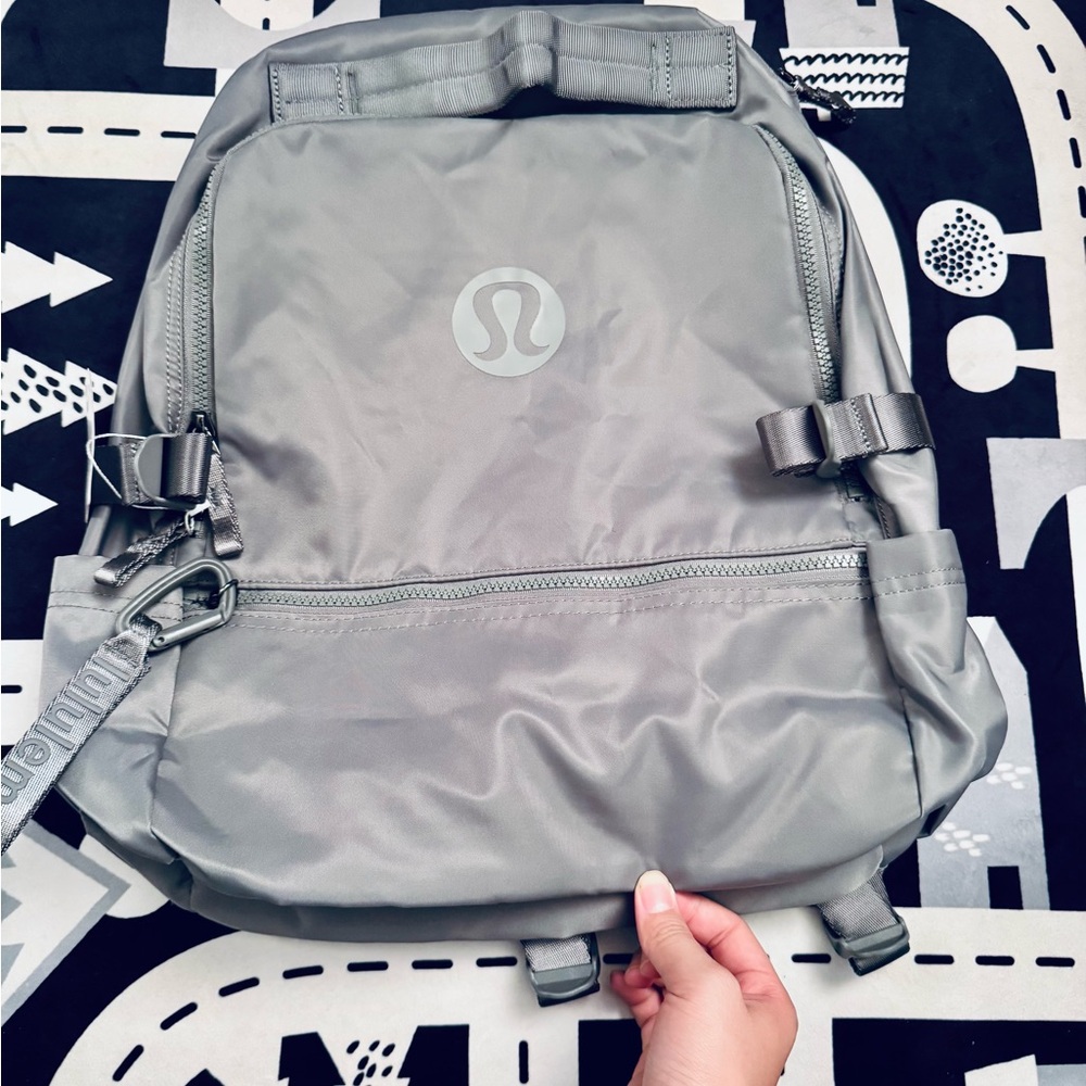 lululemon New Crew Backpack 22L Gery Backpack - Picture 2 of 5